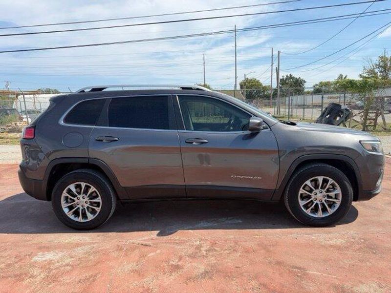 Used 2021 Jeep Cherokee Latitude PlusImage 3