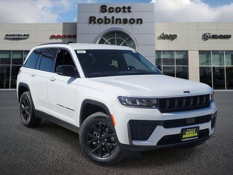 New 2026 Jeep Grand Cherokee Laredo Altitude 4x4