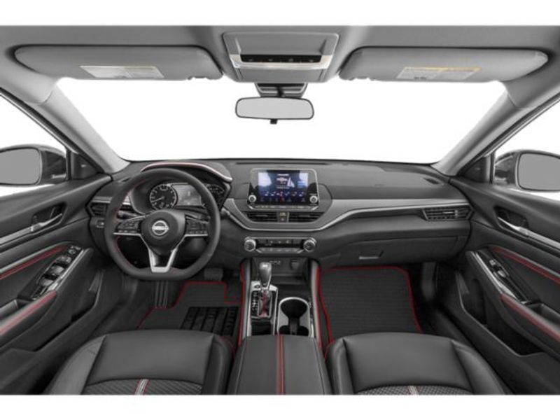 2024 Nissan Altima 2.5 SR photo 8