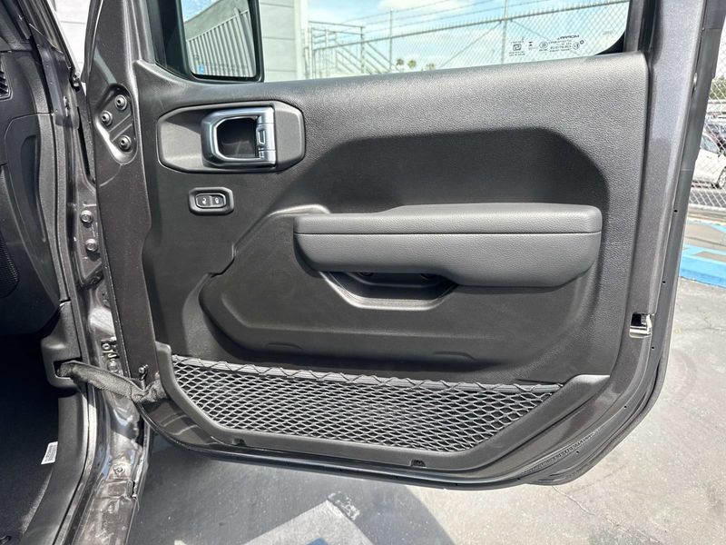 New 2026 Jeep Gladiator Sport S 4x4