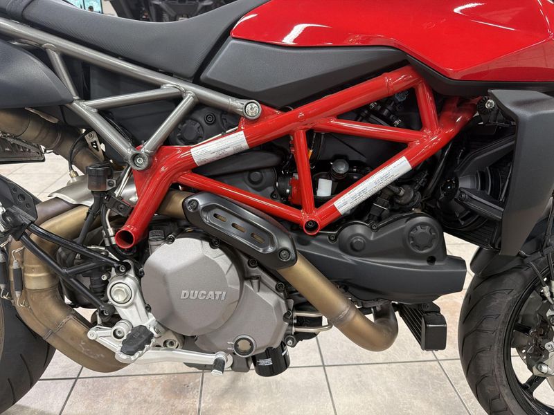 Used 2020 Ducati HYPERMOTARD 950 Image 24