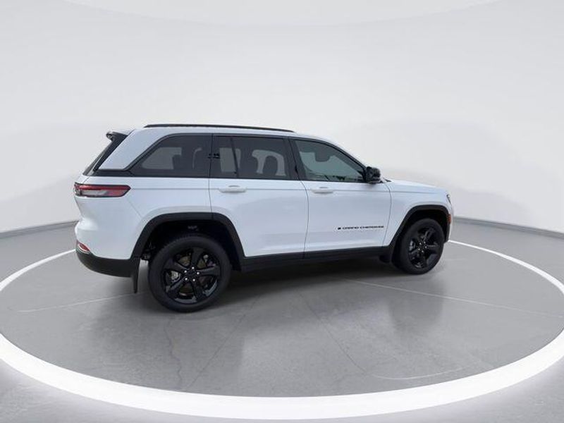 New 2026 Jeep Grand Cherokee Limited 4x2Image 8