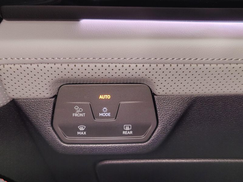 Used 2025 Volkswagen Atlas Peak Edition AWD w/SunroofImage 32
