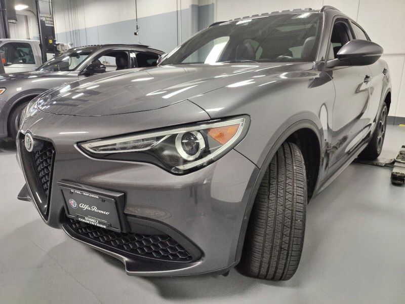 2022 Alfa Romeo Stelvio AWD w/Sunroof/NavImage 14