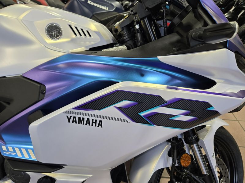 NEW 2025 YAMAHA YZFR3 ABS Image 4
