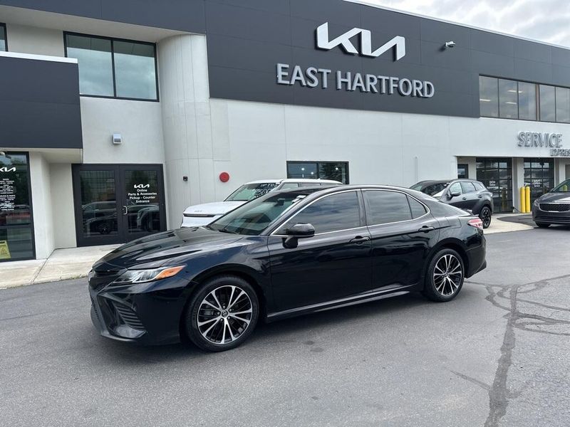 Used 2019 Toyota Camry LImage 1