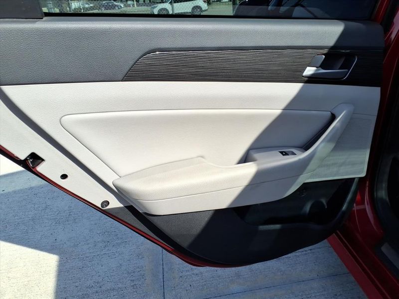 Used 2018 Hyundai Sonata LimitedImage 13