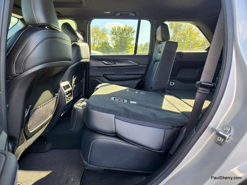 New 2025 Jeep Grand Cherokee Altitude X 4x4