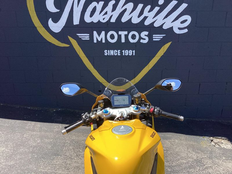New 2027 Ducati PANIGALE V2S 