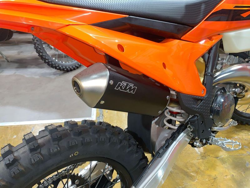 2025 KTM 300 XC Image 13