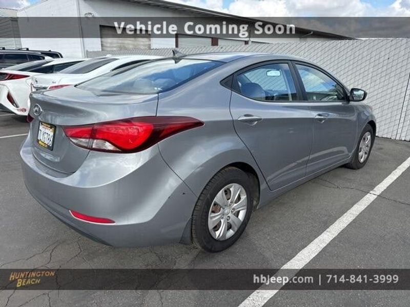 2016 Hyundai Elantra SEImage 5