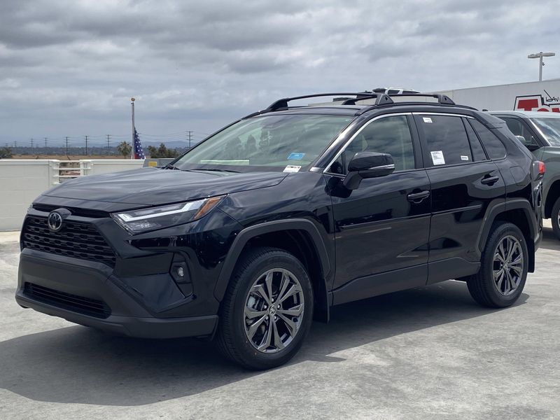 2025 Toyota RAV4 Hybrid XLE PremiumImage 6