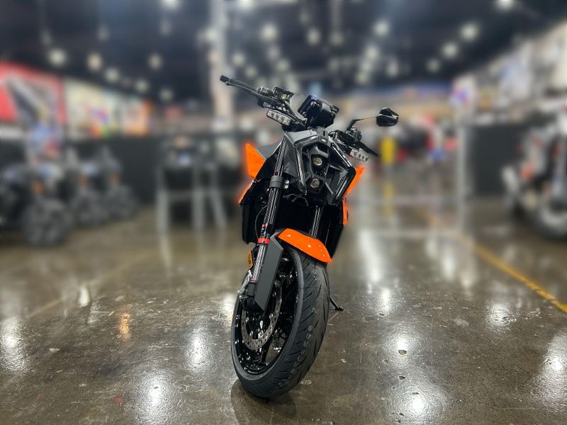 New 2027 KTM 990 DUKE Image 16
