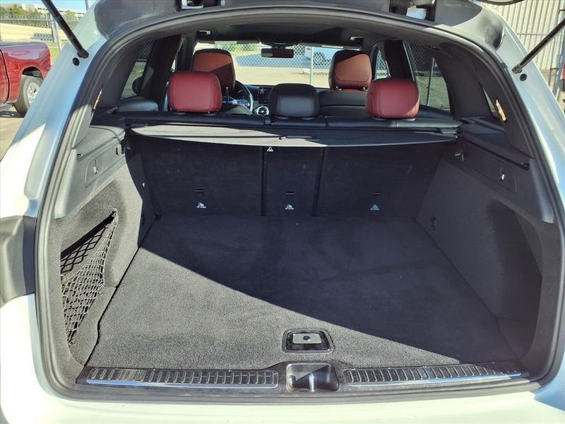 Used 2021 Mercedes-Benz GLC 300 300Image 11