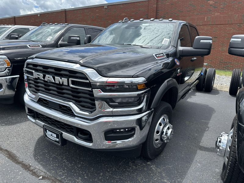 2025 RAM 3500 Tradesman Crew Cab Chassis 4x4 60