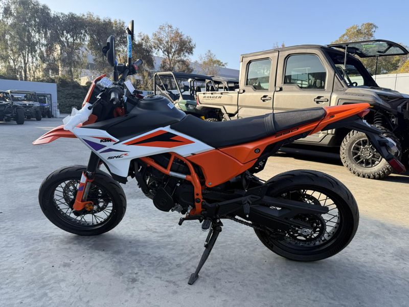 New 2025 KTM 390 SMC R Image 13