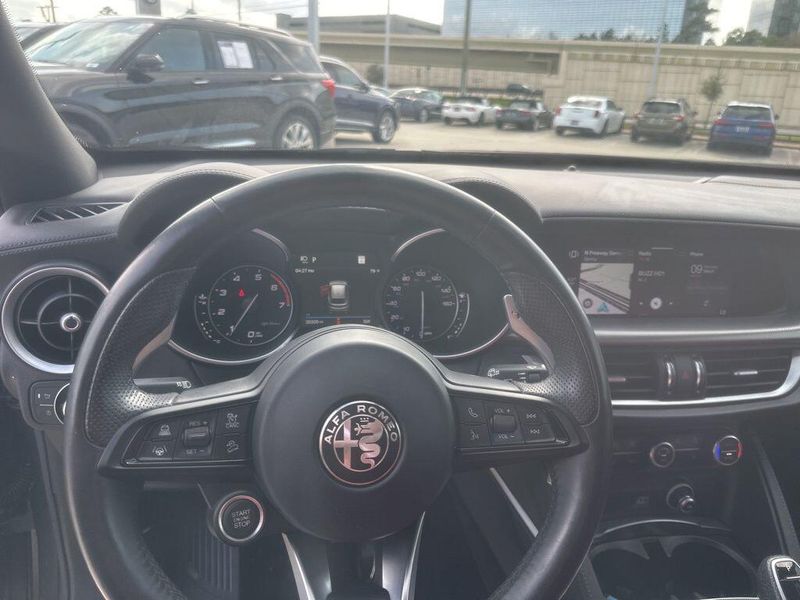 Used 2022 Alfa Romeo Stelvio VeloceImage 10