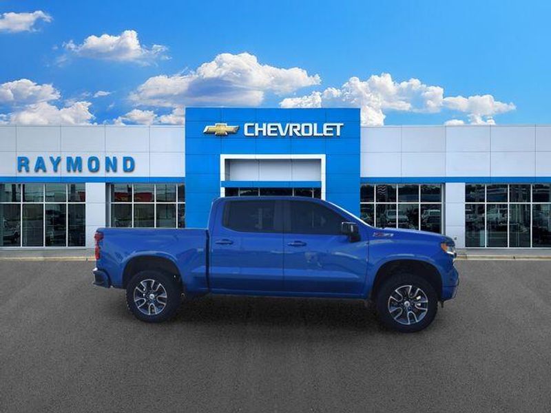 Used 2022 Chevrolet Silverado 1500 RSTImage 2