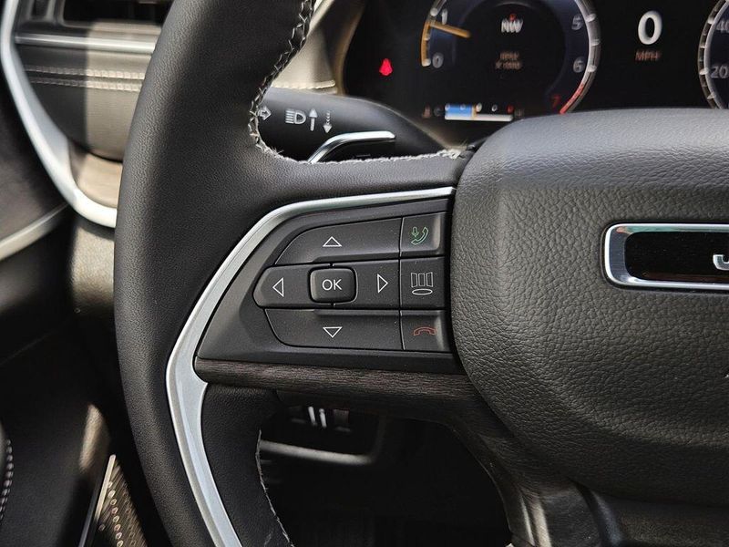 2025 Jeep Grand Cherokee L Limited 4x4Image 12