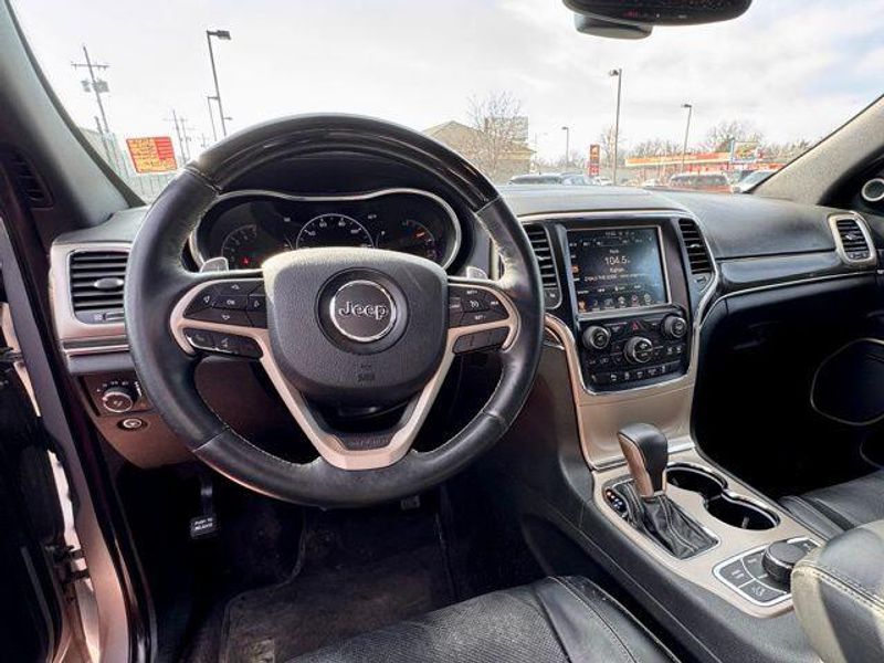 Used 2017 Jeep Grand Cherokee OverlandImage 10