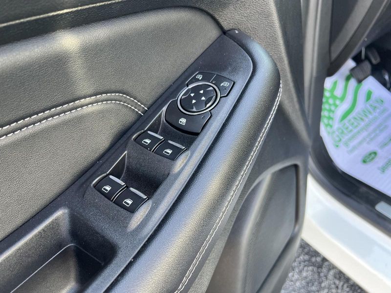 2022 Ford Edge Titanium photo 15