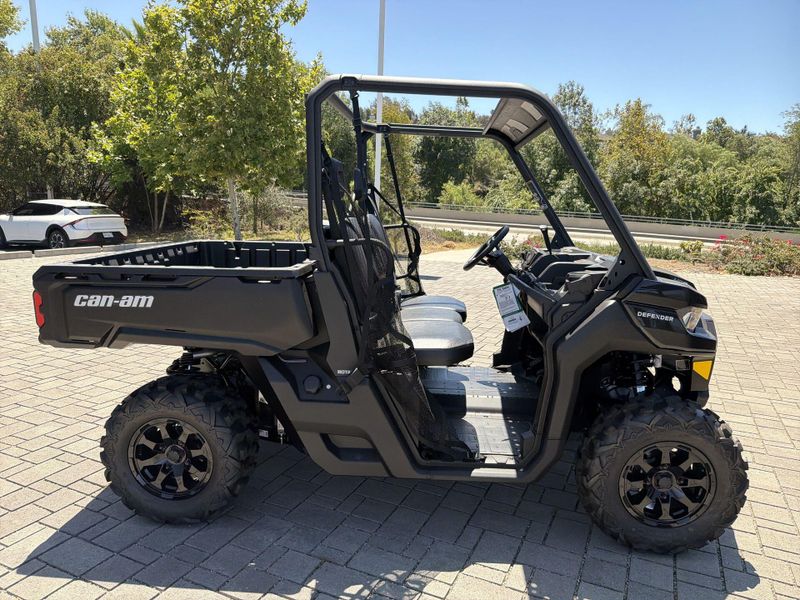 New 2026 Can-Am DEFENDER DPS HD9 Image 10