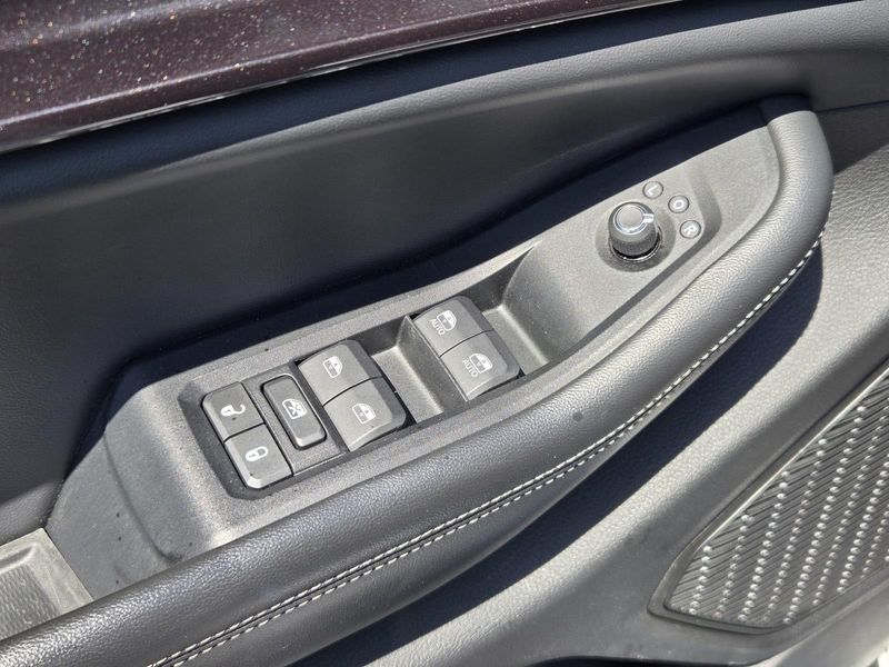 Used 2023 Jeep Grand Cherokee L Laredo 4x2