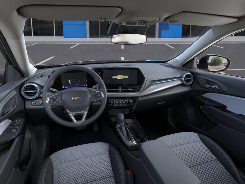 2025 Chevrolet Trax LTImage 15