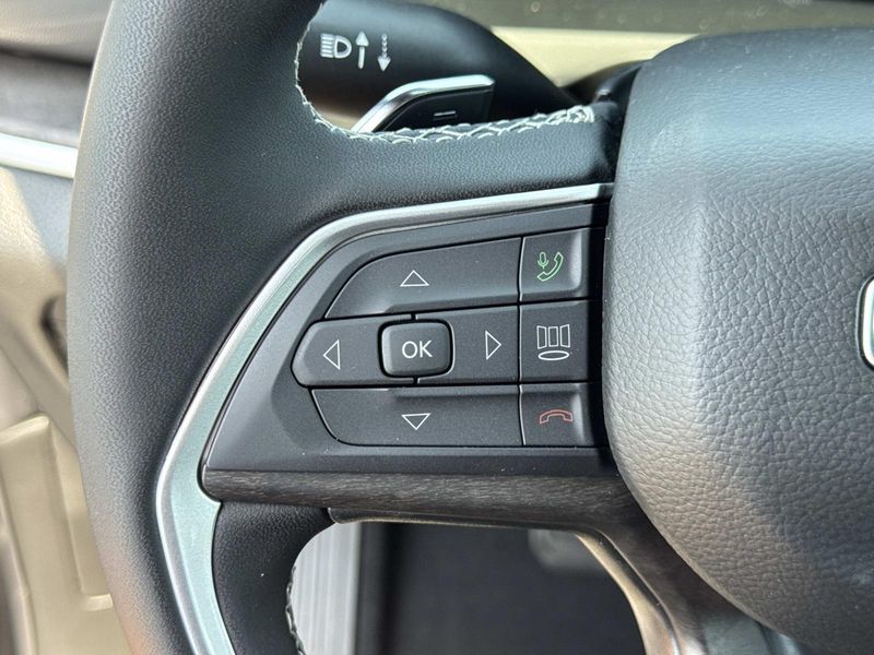 New 2026 Jeep Grand Cherokee L Laredo Altitude 4x2