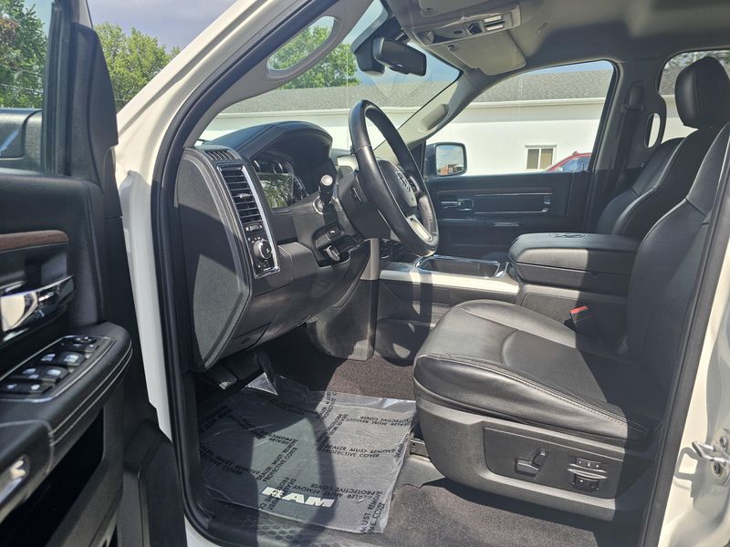 2017 RAM 1500 LaramieImage 9