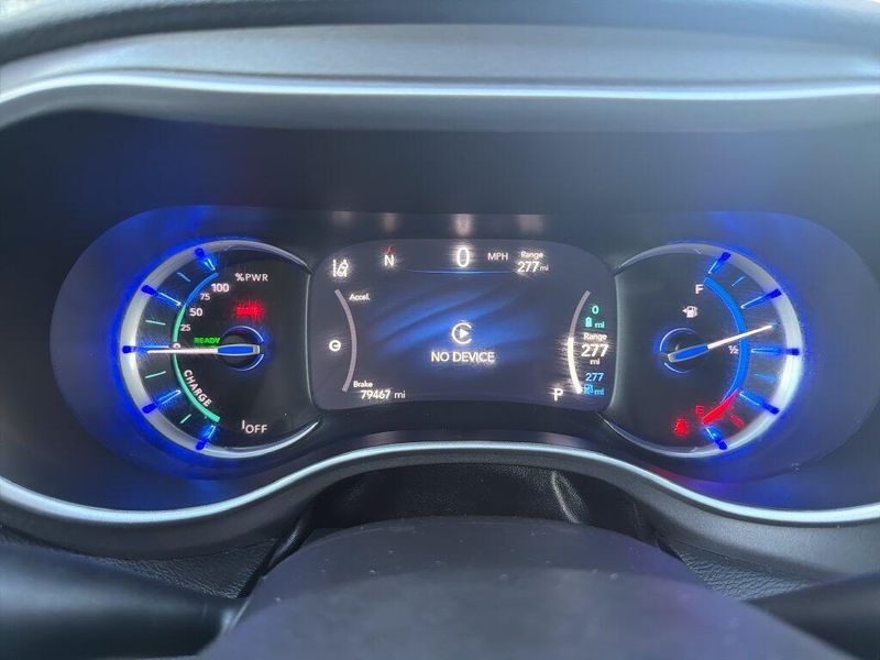 Used 2023 Chrysler Pacifica Hybrid Touring LImage 14
