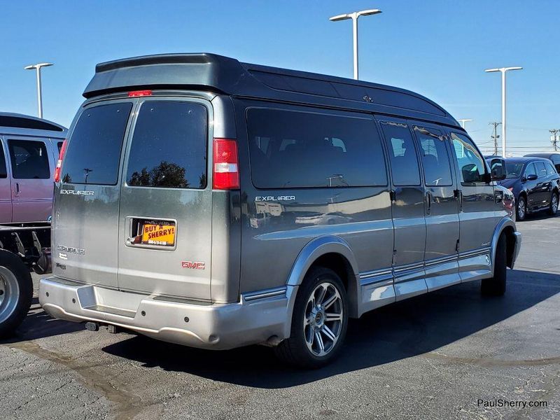 2017 GMC Savana Image 11