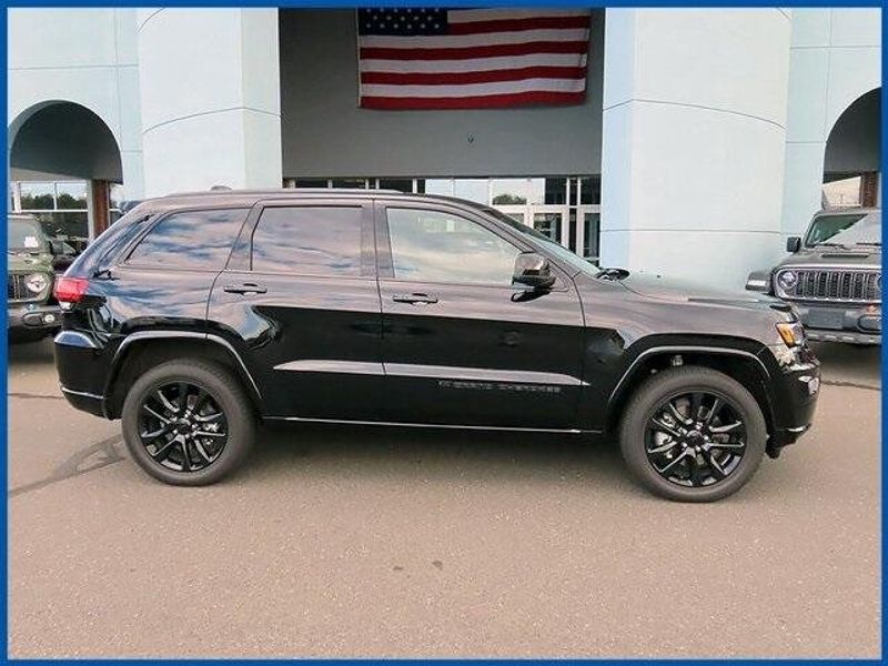 2022 Jeep Grand Cherokee WK Laredo XImage 2