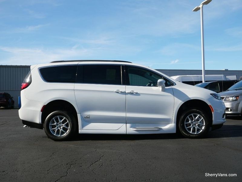 2022 Chrysler Pacifica Touring LImage 28