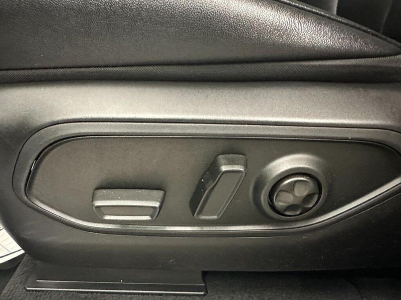 2024 Jeep Cherokee Limited 4xe photo 16