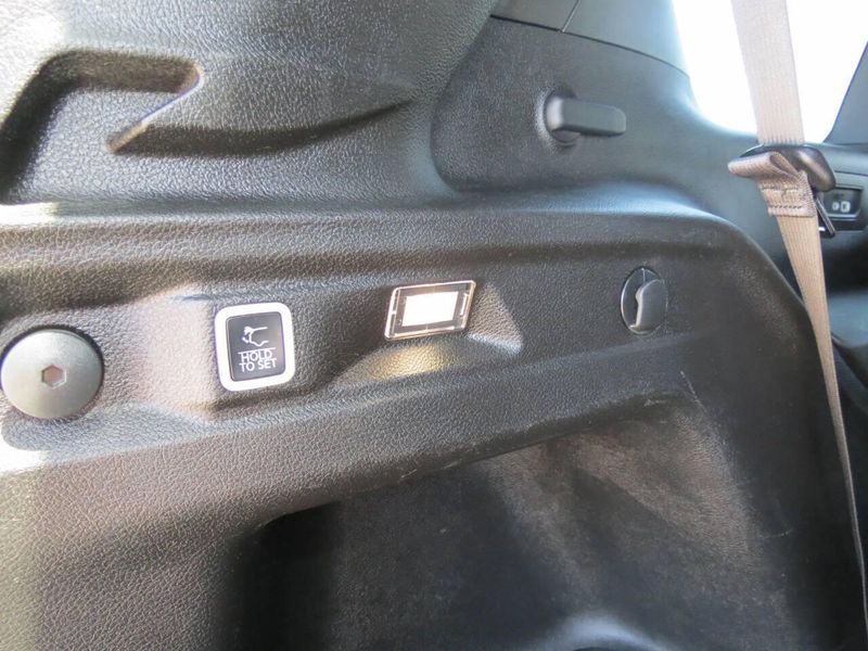 Used 2024 Jeep Grand Cherokee L Limited 4x4 4dr SUVImage 13