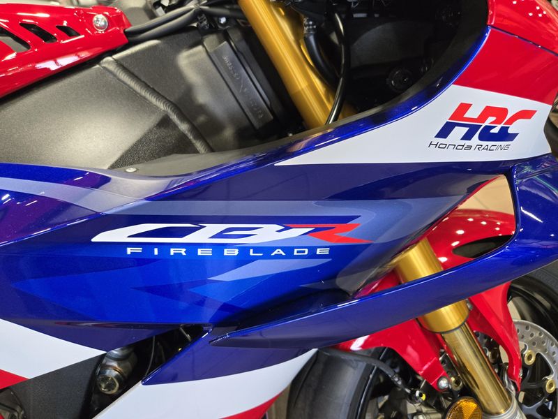 NEW 2025 HONDA CBR1000RR R FIREBLADE SP Image 16