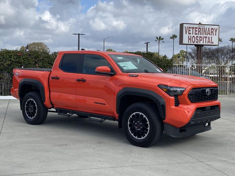 2024 Toyota Tacoma TRD Off Road HybridImage 2