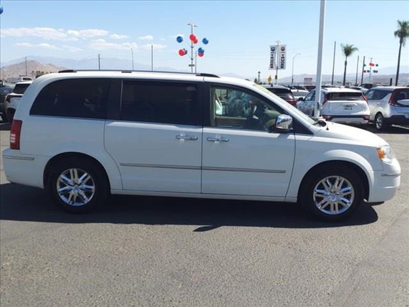 2008 Chrysler Town & Country LimitedImage 26