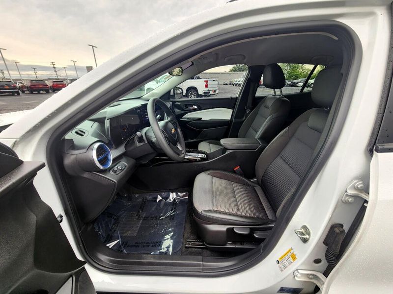Used 2024 Chevrolet Trax LT
