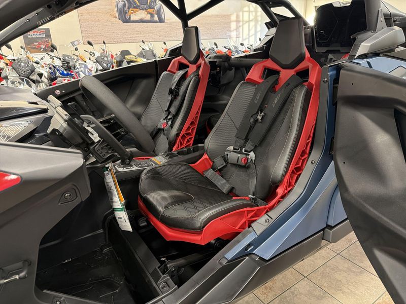 New 2026 Can-Am MAVERICK R MAX X RS WITH SMART-SHOX 999T DCT Image 24