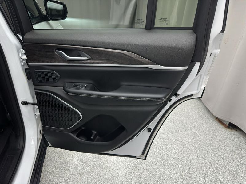 Used 2023 Jeep Grand Cherokee LimitedImage 15