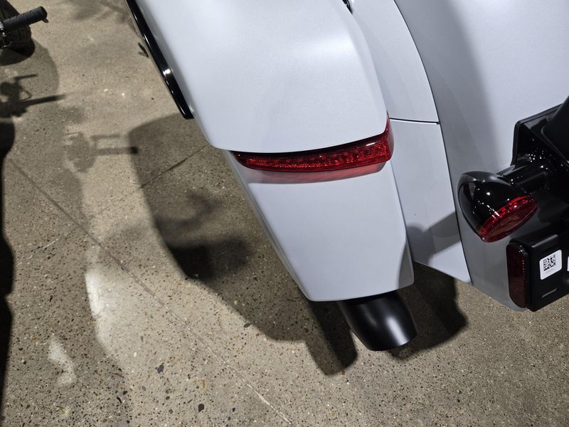 NEW 2025 INDIAN MOTORCYCLE CHIEFTAIN POWERPLUS DARK HORSE 112 RA Image 21