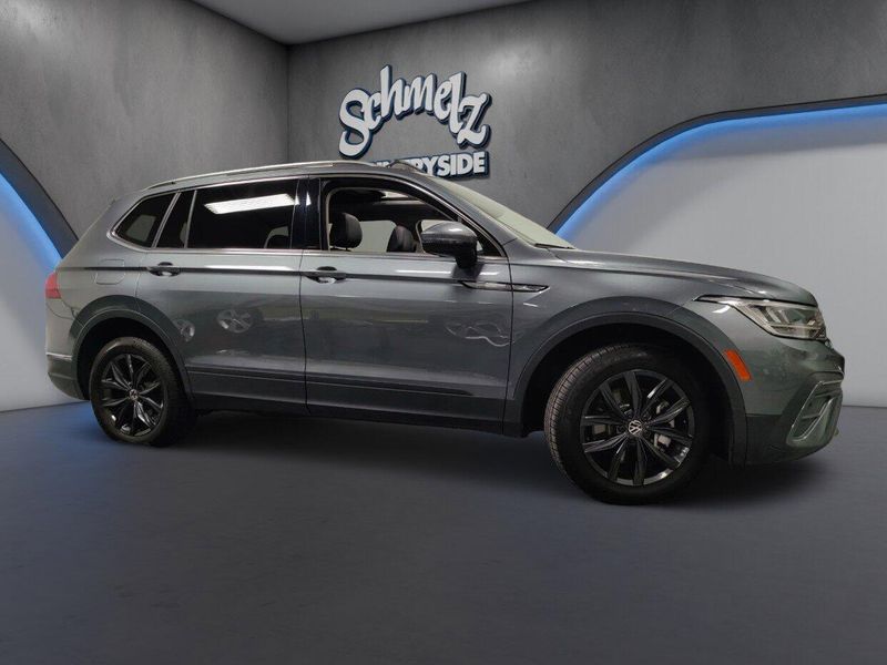 Used 2024 Volkswagen Tiguan SE AWD w/SunroofImage 3