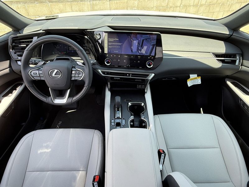 2025 Lexus RX Image 26