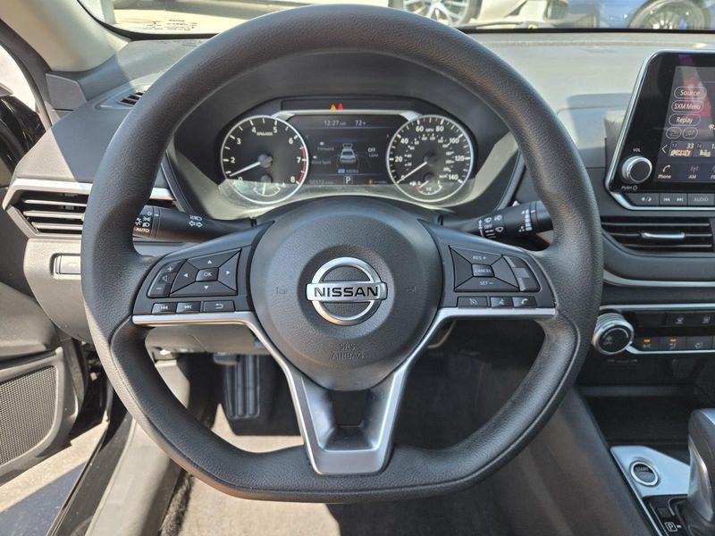 Used 2022 Nissan Altima 2.5 SV Sedan