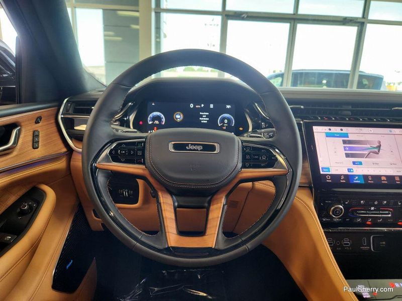 New 2025 Jeep Grand Cherokee Summit Reserve 4x4Image 28
