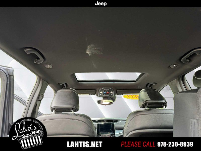 2023 Jeep Grand Cherokee Altitude photo 18