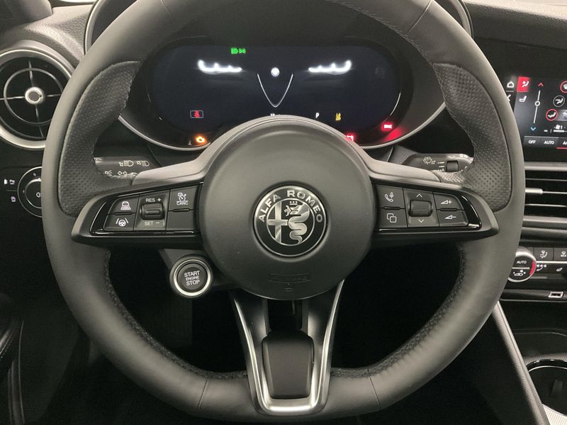 New 2026 Alfa Romeo Giulia AwdImage 15