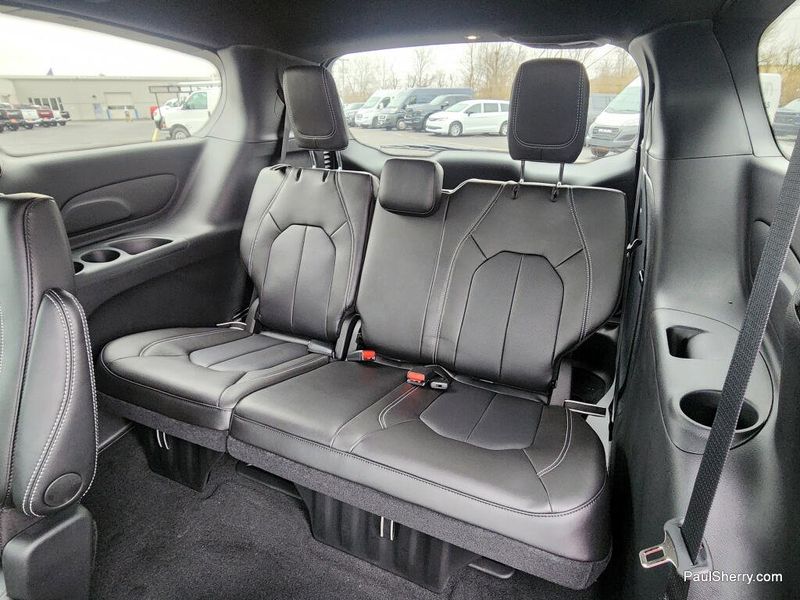 New 2026 Chrysler Voyager Lx